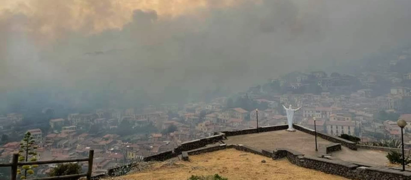 Μεγάλη φωτιά στην Σαρδηνία - Στάχτη πάνω από 200.000 στρέμματα δάσους (βίντεο)